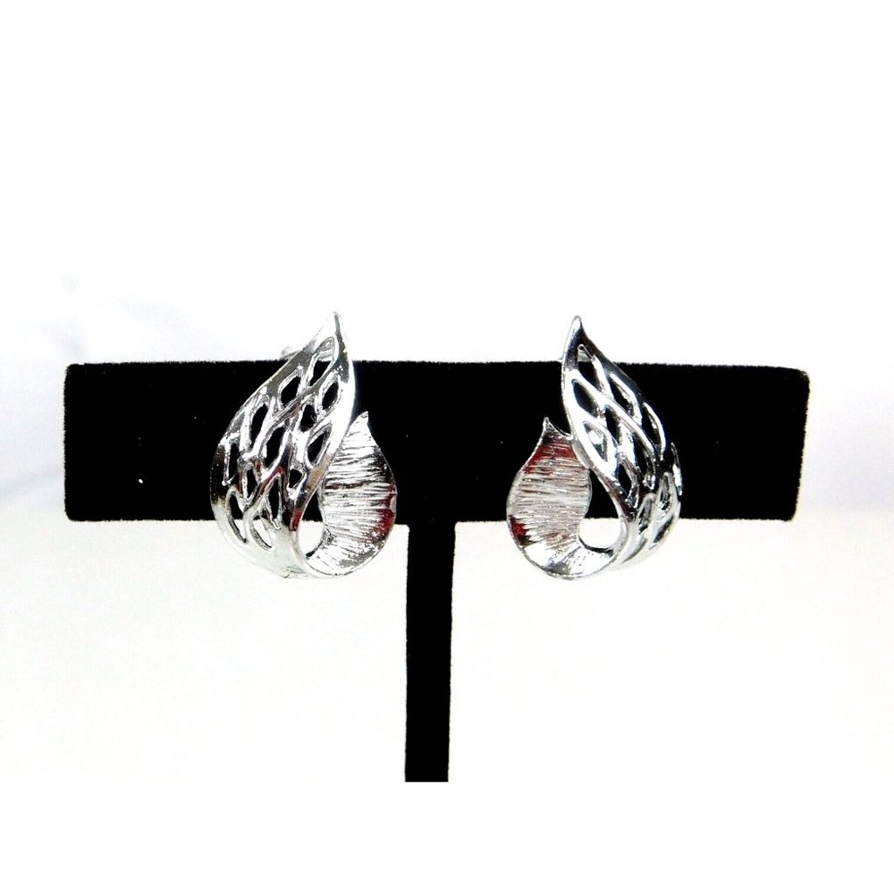 Vintage 70's CELEBRITY Open Work Curled Leaf Silver Tone Earrings Clip on